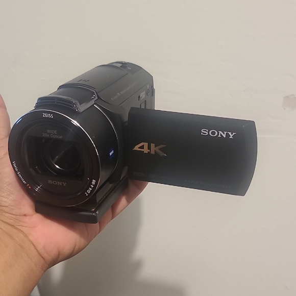 Sony Black 4K Handycam - Picture 1 of 8